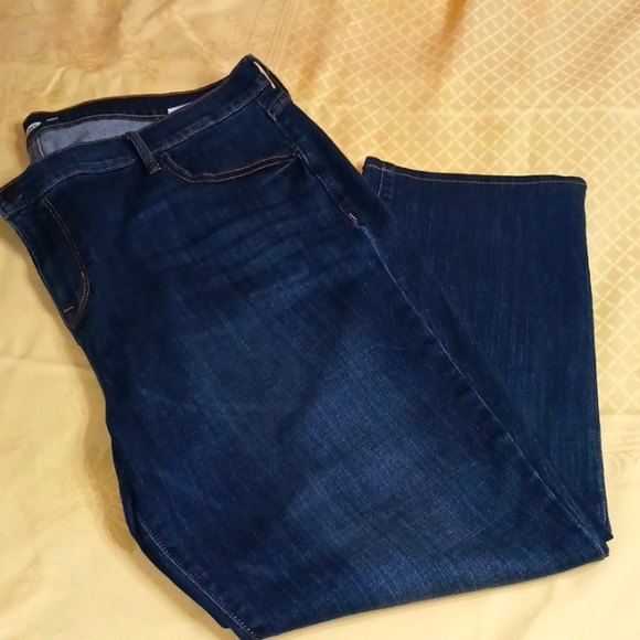 Old Navy Blue Jean Curvy. 18 short 5 pockets zipper closure with button relax - Picture 2 of 4